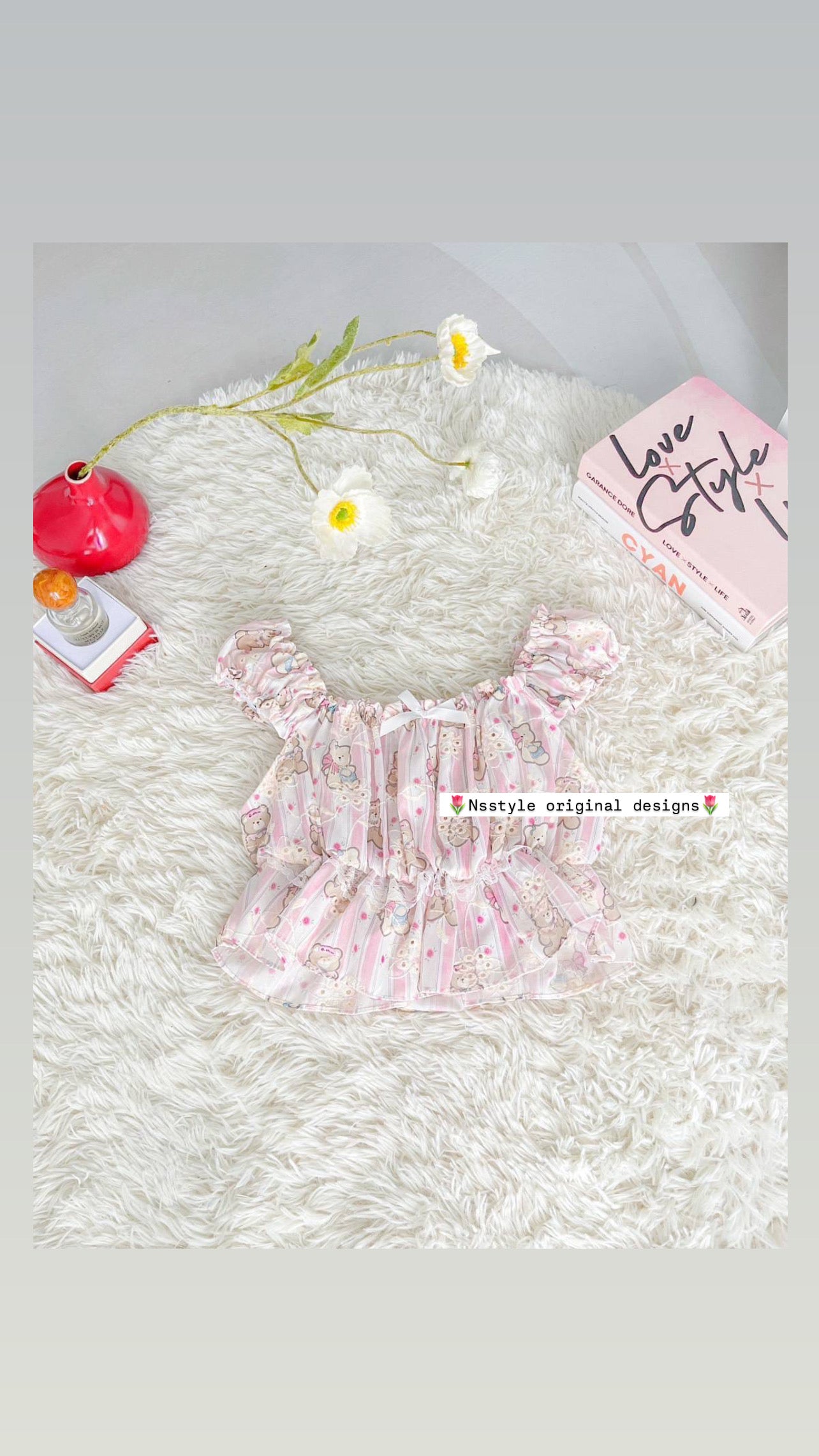 🌸Elly Tops 🌸 

 

color: white 🌸 pinks 🎀