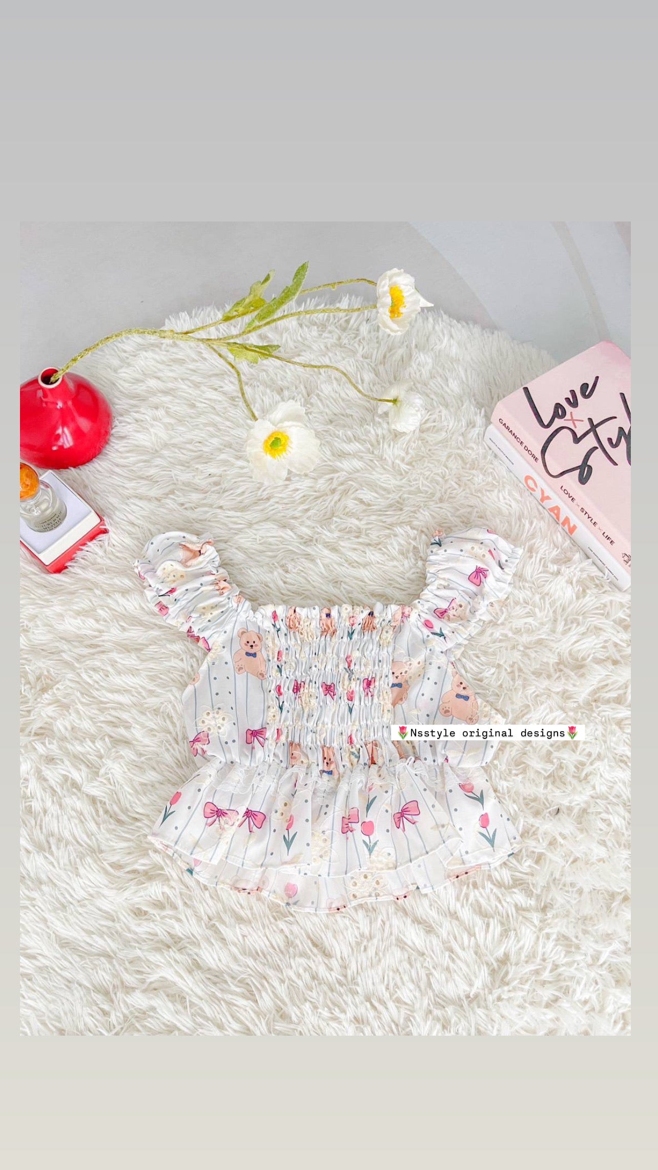 🌸Elly Tops 🌸 

 

color: white 🌸 pinks 🎀