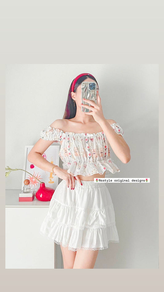 🌸Elly Tops 🌸 

 

color: white 🌸 pinks 🎀