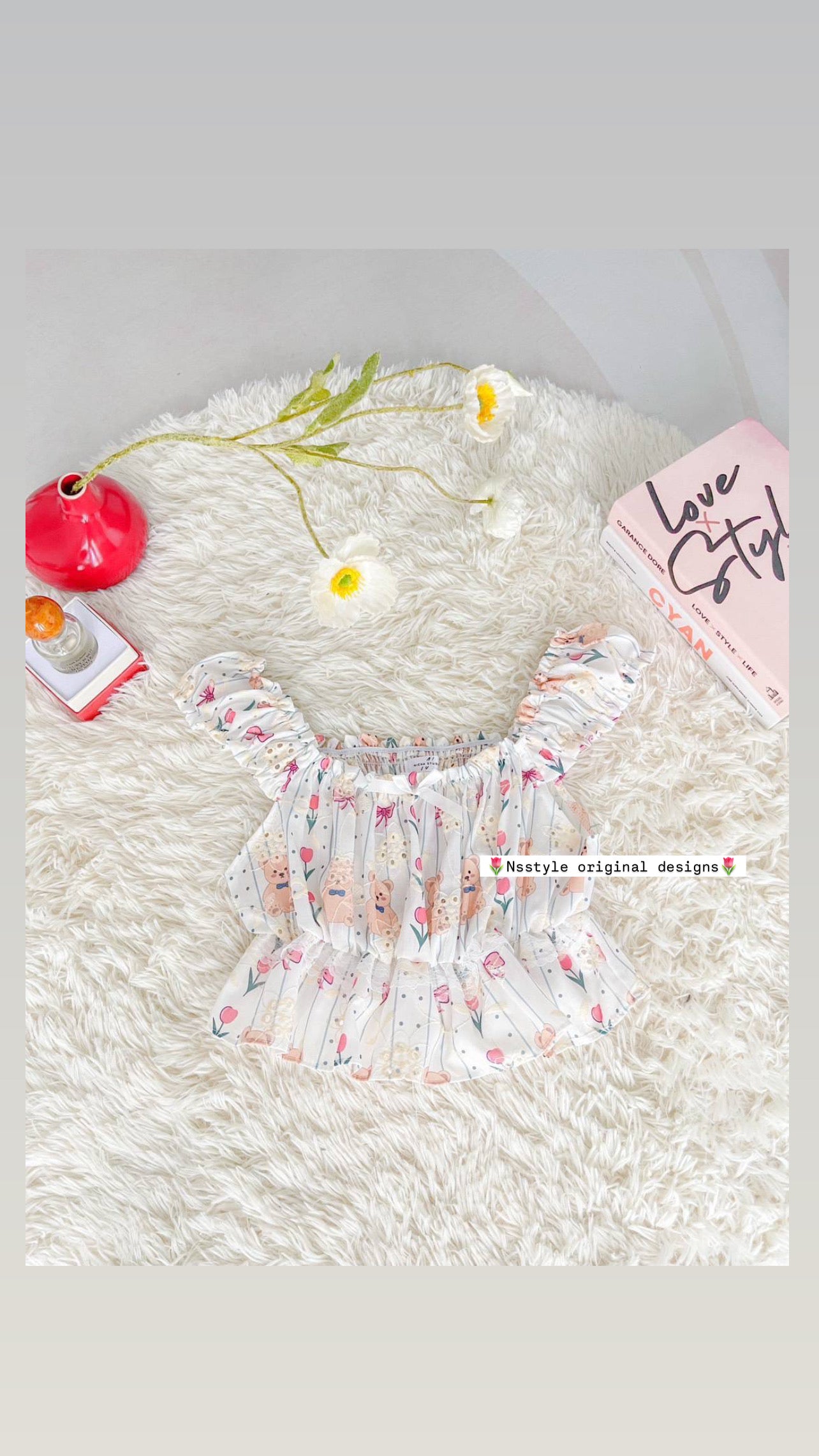 🌸Elly Tops 🌸 

 

color: white 🌸 pinks 🎀